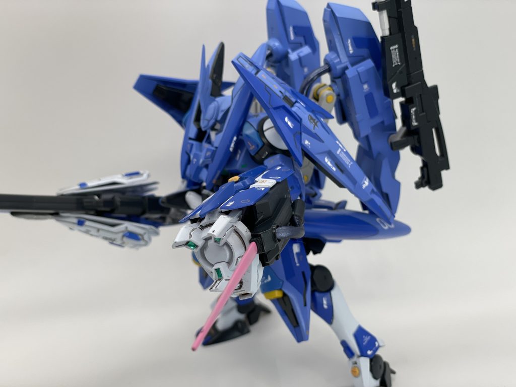 ギミックとしてはサーベルも出せます!一応着脱可能なので両手武器持ちも出来ます(≧▽≦)ゞ