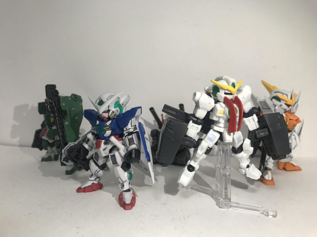 前回のお詫びソレスタルビーングを並べられる様になりました！が、抜けてましたお詫びします。　ん？後ろに、、