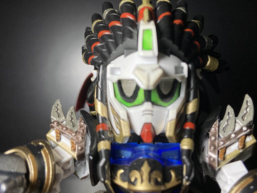 髪の毛チョンチョンの修正もそうなのですが、やはりアニメでの飄々とした、頼れるアニキなエドワードの優しい雰囲気は残したかったので、シールと比べて相当デカ目にしてます✨蛍光なのでブラックライトで光るはず!ブラックライトないから知らんけど。笑