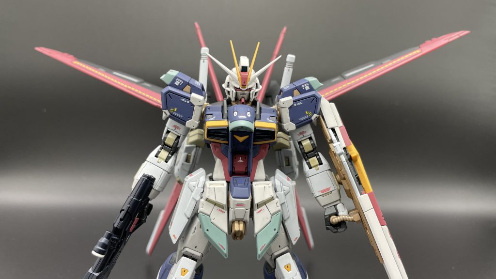 今回関節はガイアノーツの福袋に入っていたメタリックサフ2種を使用。装甲は全てサフレスにして時短で塗装をしました。