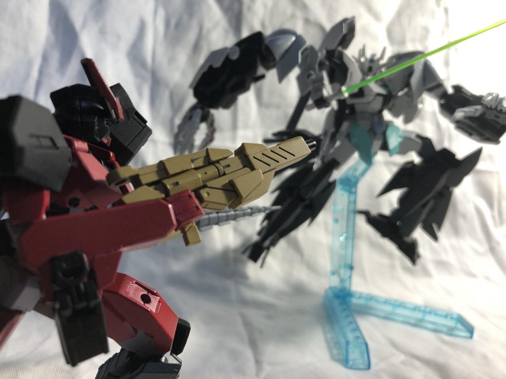 過去作「スピリットガンダム/ホーンテッドアーマー」からガイストガンダム・リベレイトとの戦闘シーンイメージ