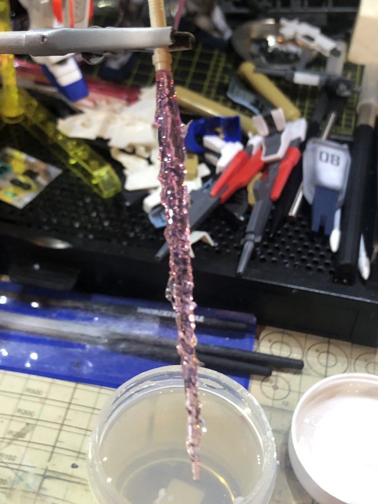 ビームサーベルもレジン、ジェルメディウムで盛ってハイパービームサーベル化してあります