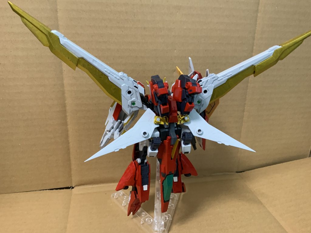 バックショット4枚のウイングがXを描きます。