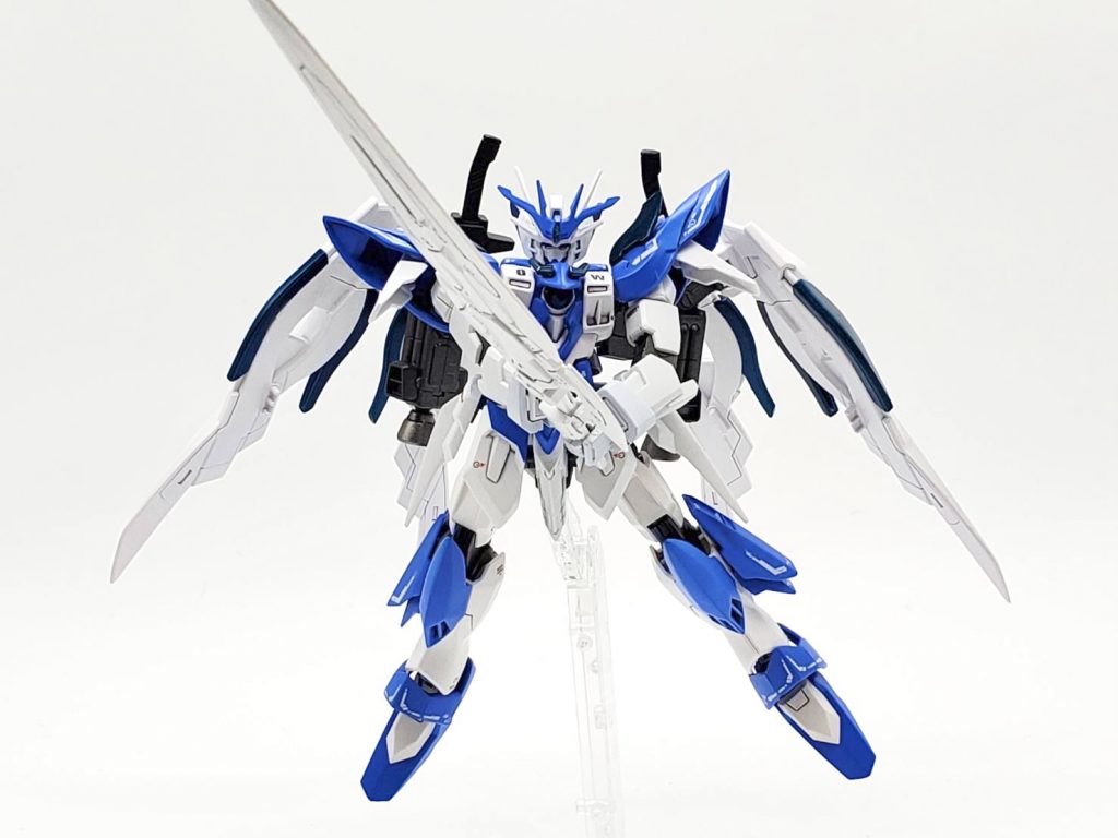 カラーリングは、白と青がメインのガンダムになります。