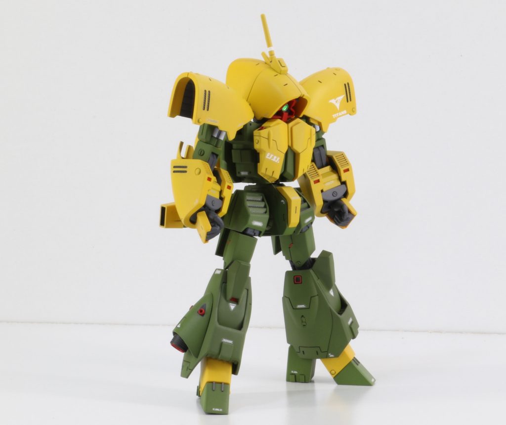 全体的に素組よりマッシブになりましたが出来には満足しています。ギャプランを隣に並べたくなりますね。