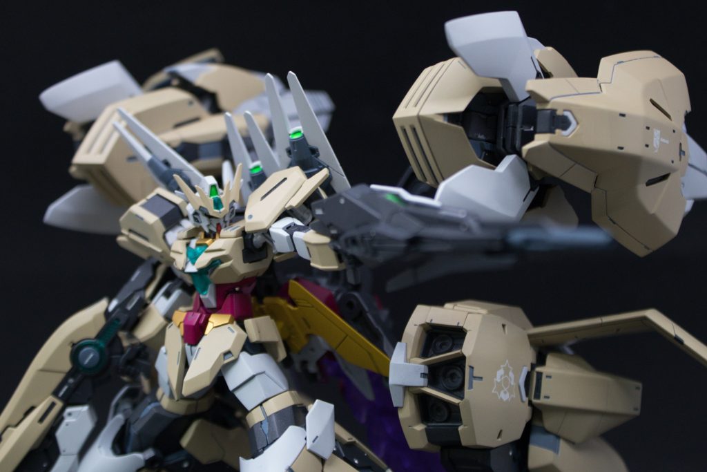 ビームシュートライフルU7センサービットと共にユーラヴェンガンダムから引き継いだ装備。機能、性能等も変わらない。使用しない時には左腕後方に回せて、手の余裕を空ける。