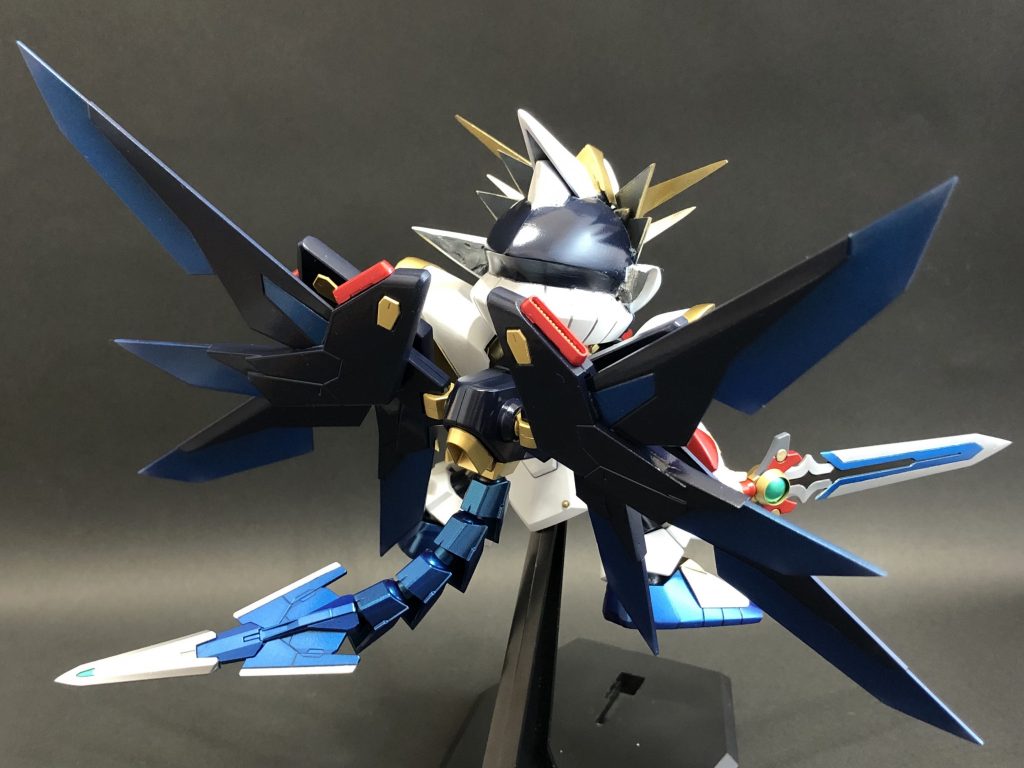 背面。尻尾がありますがあまり目立ちません。