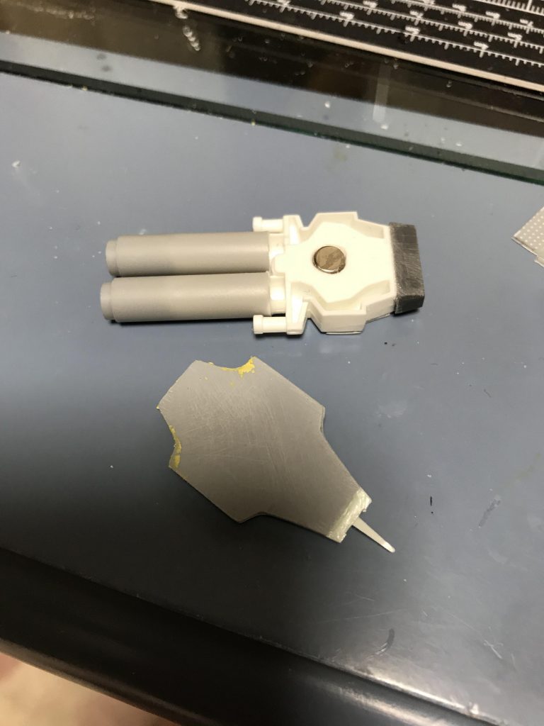 ハンドガンもSDベースにプラパイプと旧キットのミキシング脱着はネオジム