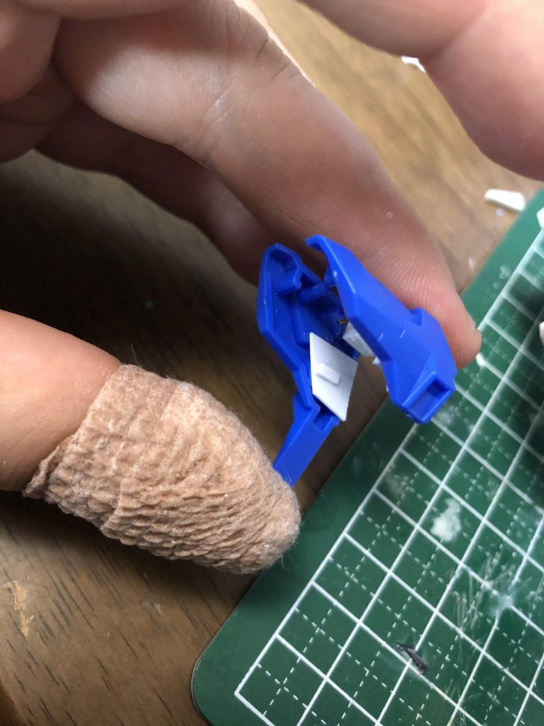 今回肩はこんな感じで既存パーツは使わずにプラ板だけで綺麗にハマるように出来ました作り方はわかったのでこれからの改造にも使えそうです