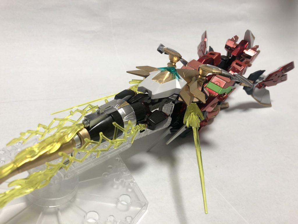 超必殺技2   【ゼウスインパクト】高速巡行モードの先端にケラウノスハイパービームソードを装着してのえげつない特攻モード。圧倒的破壊力で気分は「ギガドリルアタック！！！」