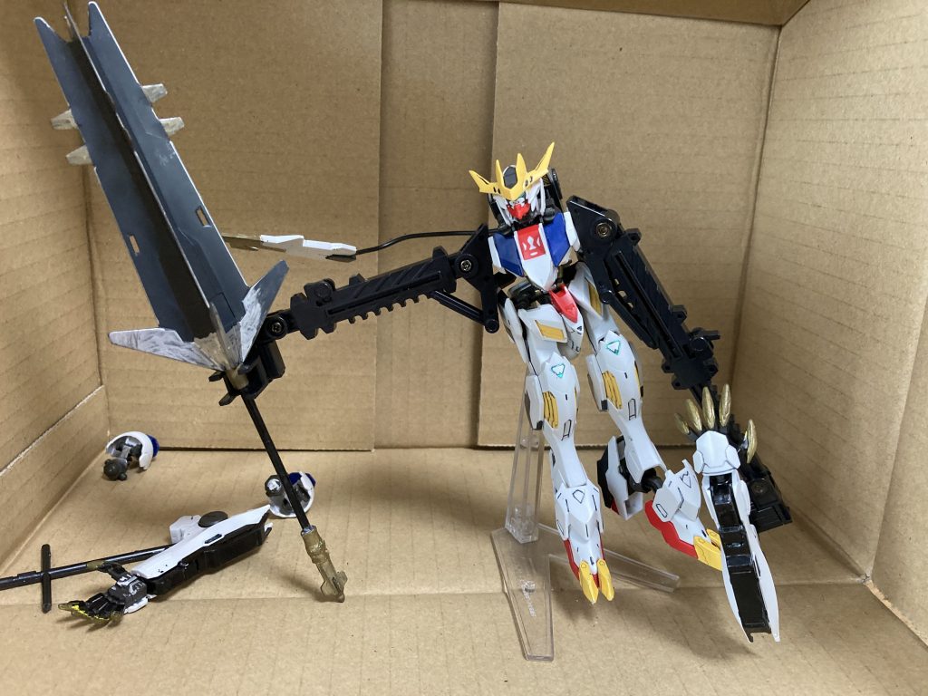 いちおう腕も武装も持てる