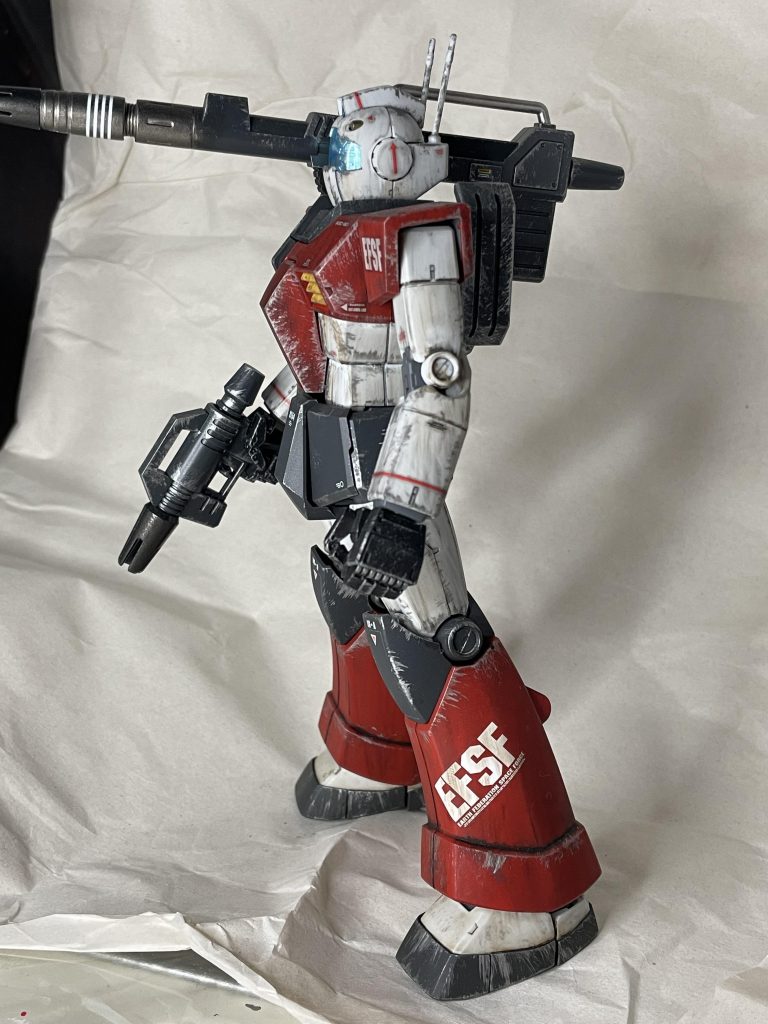 MSV的な反り腰。脛のデカールはMGフルアーマーガンダムTBの余りを流用しています。