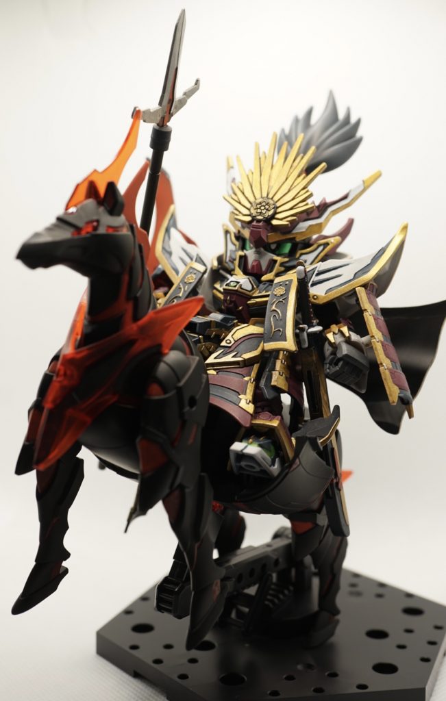 騎馬には長物が似合う！と思って30MMの戦国兵装から拝借しました。刀やツインブレード、弓も付属してましたが、SDガンダムの手首には槍しか合いませんでした。残念。