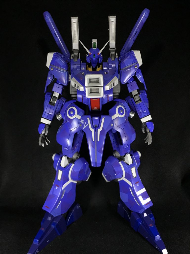 各所に筋彫り、ディテールアップ、レッドチップなどを施し、情報量アップを目指しました。