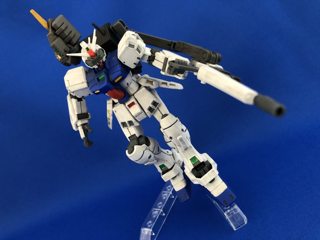 イメージは芋砂専用機ガンプラバトルでステイメンの機動力を活かした即凸即落ち地雷プレイを繰り返していたファイターが味方から即凸を禁じられ、やけ気味にGP-03の特徴もへったくれもない砂機に改造したと言う設定です。故に「(即凸を)禁じられた約束(=クローバー)」恐らく芋砂転向後の方が戦績が上がったことでしょう。