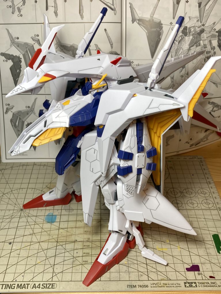 デカール、ウェザリング前。成形色が結構明るい白だったので、ウォッシングでだいぶ色味が落ち着いたと思います!まさかHGで出てくれるとは思わなかったΞとペーネロペー!両方作れて満足です!