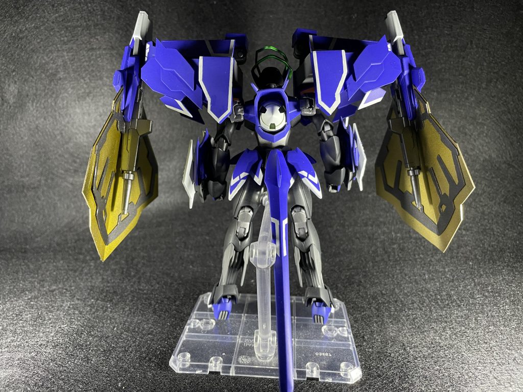 背面本家ヴァルヴレイヴ5号機は動力機関にミラーレイヴというものを使っているのですがGBNにおいて他作品の動力機関の再現が出来なさそうということでガンダム作品の凄い動力機関といえばGNドライブかなってことで取り付け。