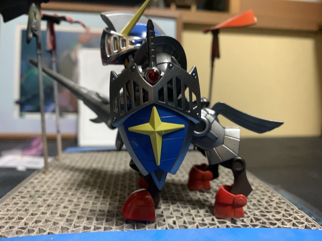 金属感を際立つ様に青と黄色は淡いパステルカラーにしました