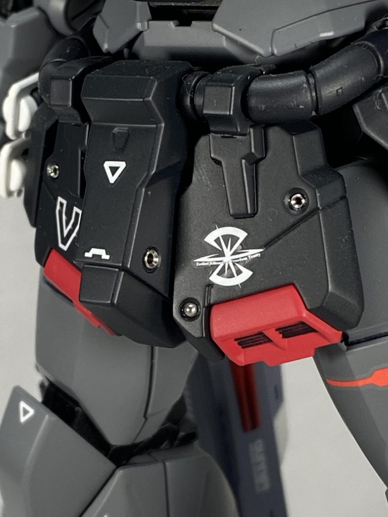 腰周りにもメタルボールとメタルノズルを使用し情報量をアップしています。