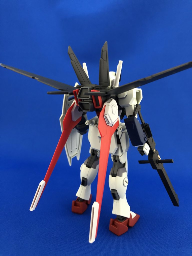 機体名:ウイングダガーLダガーLにフォースシルエットを装備させた機体です。元機体のシルエットを崩さず+αで個性を出すお手軽改造に最近ハマっているのでその一環です。