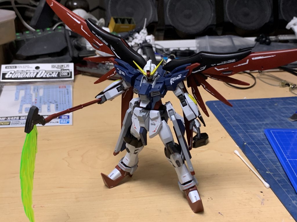 RGデスティニーのデカール寂しかった部分も、デカールによってかなり引き締まった感じになったと思います。