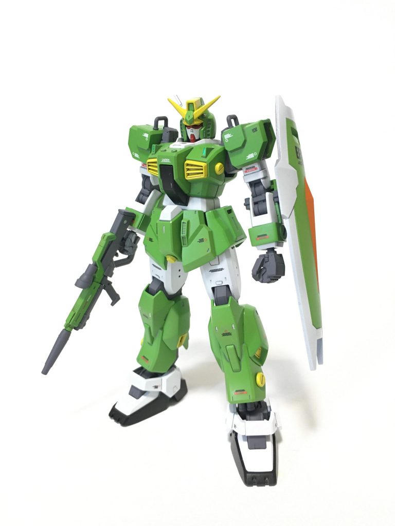 ファンネルを外したらシンプルです。ちょこちょこスジボリやプラ板貼付、市販のパーツなどでディテールアップを図っています。