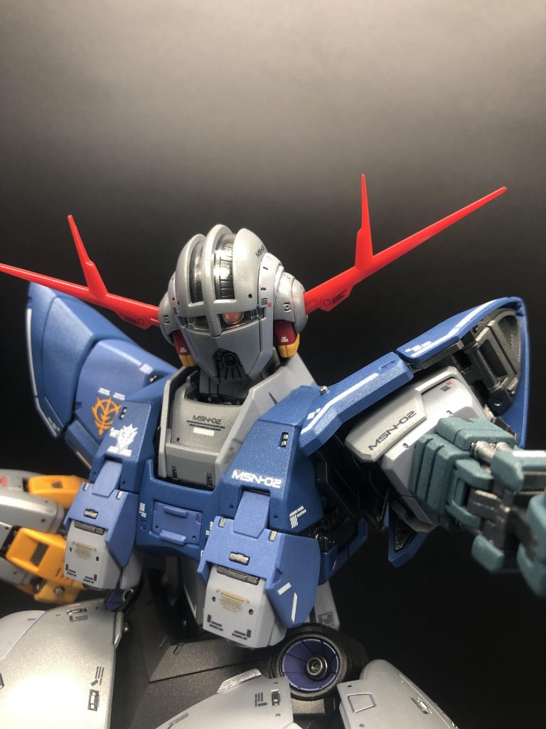 上半身 仮組み時は違和感があって頭のクリアパーツを付けようか迷ったけど、塗装したら意外とマシになった気がします。