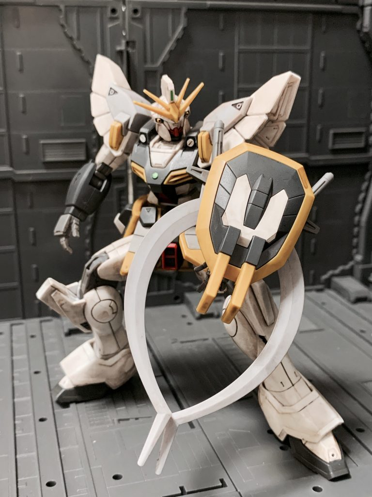 クロスクラッシャー。シールドにヒートショーテルを取り付けます。