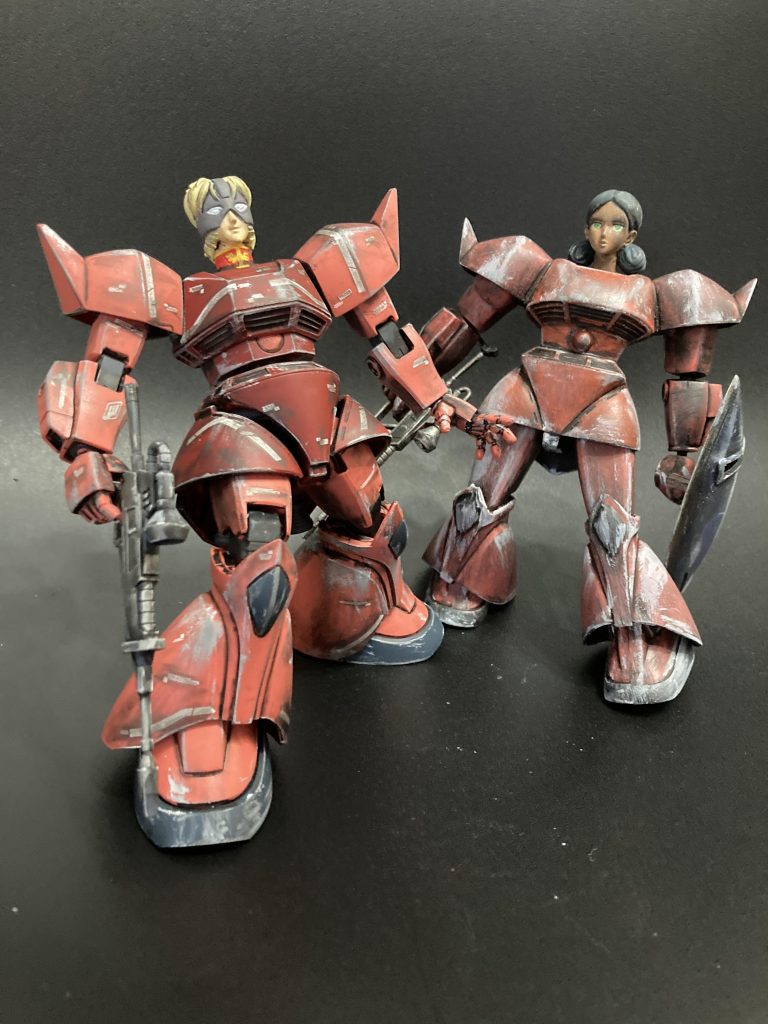 ［ララァ］大佐のスーツの方が新作で羨ましい…［シャア］はは、旧キットだとちょっと太って見えるな…［ララァ］もぅ、大佐のイヂワル…