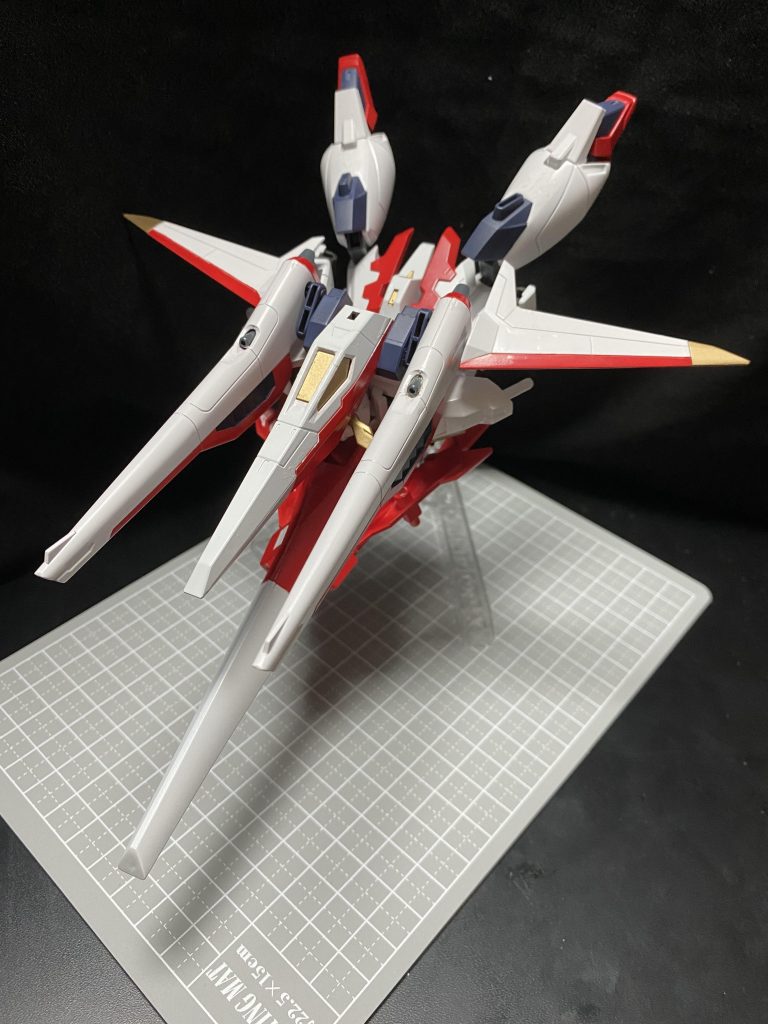 もちろん変形してMA形態にもなれます。護るべきものを取りこぼすことがないように。……あの子の涙を二度と見なくていいように。