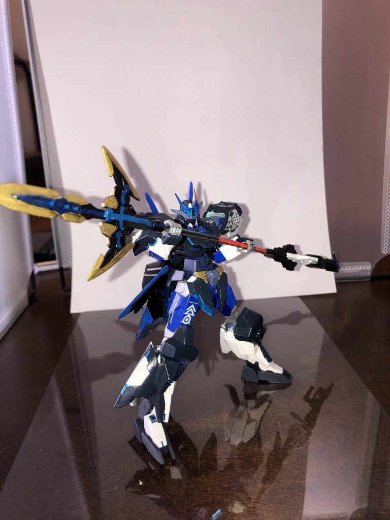 槍刻……剣刻のアタッチメントを逆さまにする事で三叉槍の槍になりリーチの効いた戦いを行う剣刻と同じく槍の先端に粒子を纏う事で相手を穿つ度に重い一撃を放ち、穿てば穿つ程年輪の様な傷を刻む設定です