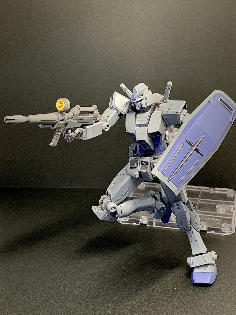 関節とビームライフルは無塗装、それ以外は全て筆塗りです。