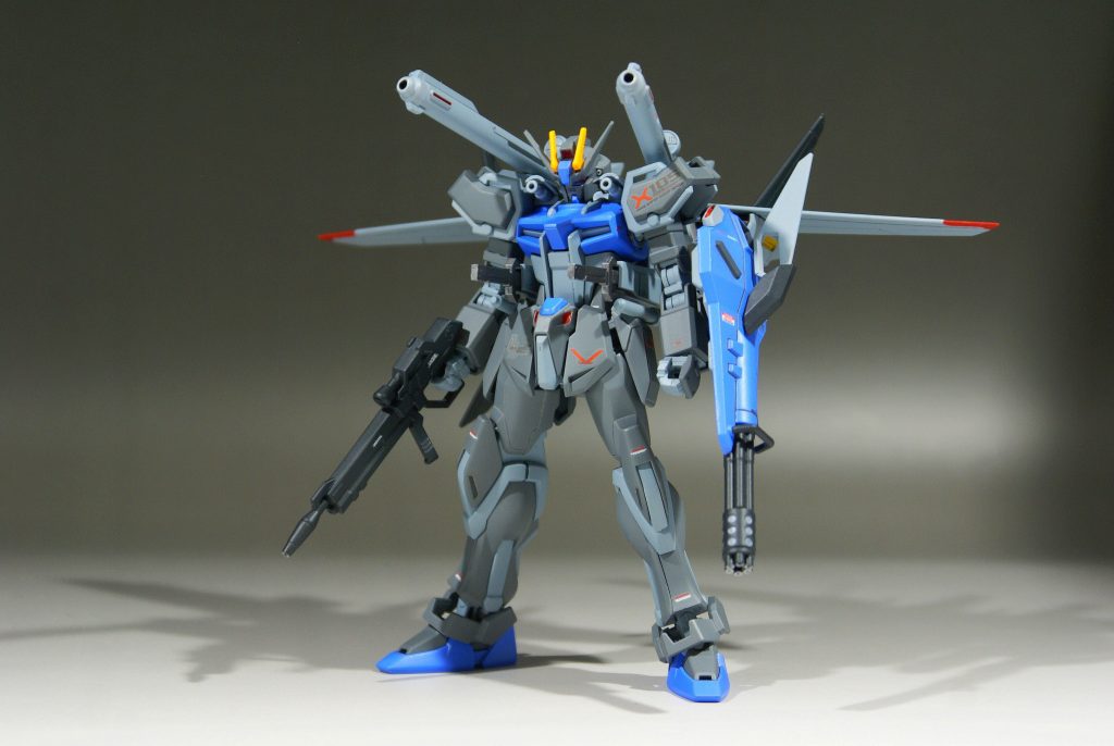 再撮影、正面、センサー類をラピーテープで再現しました。