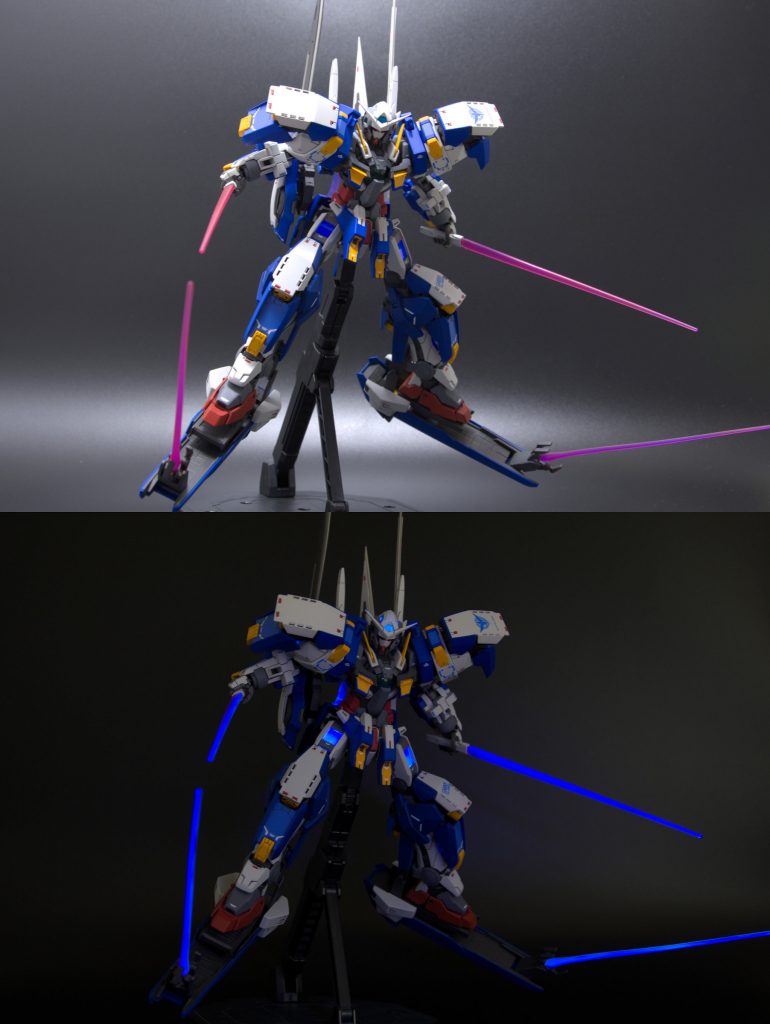 ビームサーベルにも蛍光クリアを塗布してみました。うーん、青い。。