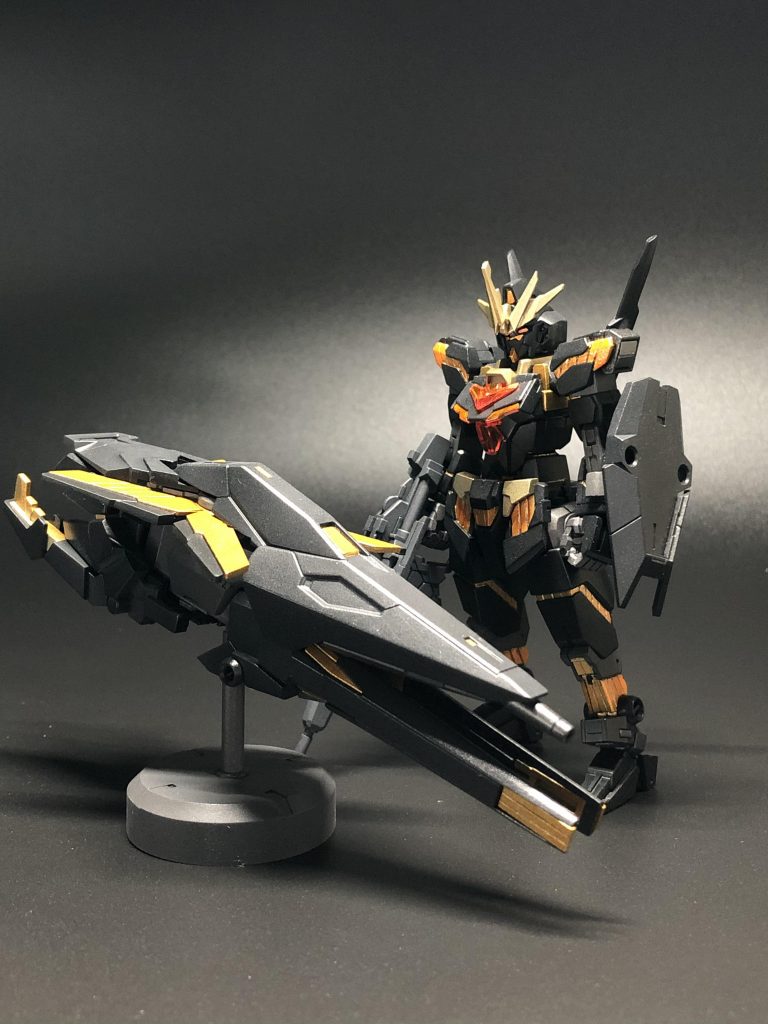 サイコフレームを取り入れたコアディフェンサーを中心に複数の武装が合体した、アームドアーマーBSVNDEをサポート機として運用する。