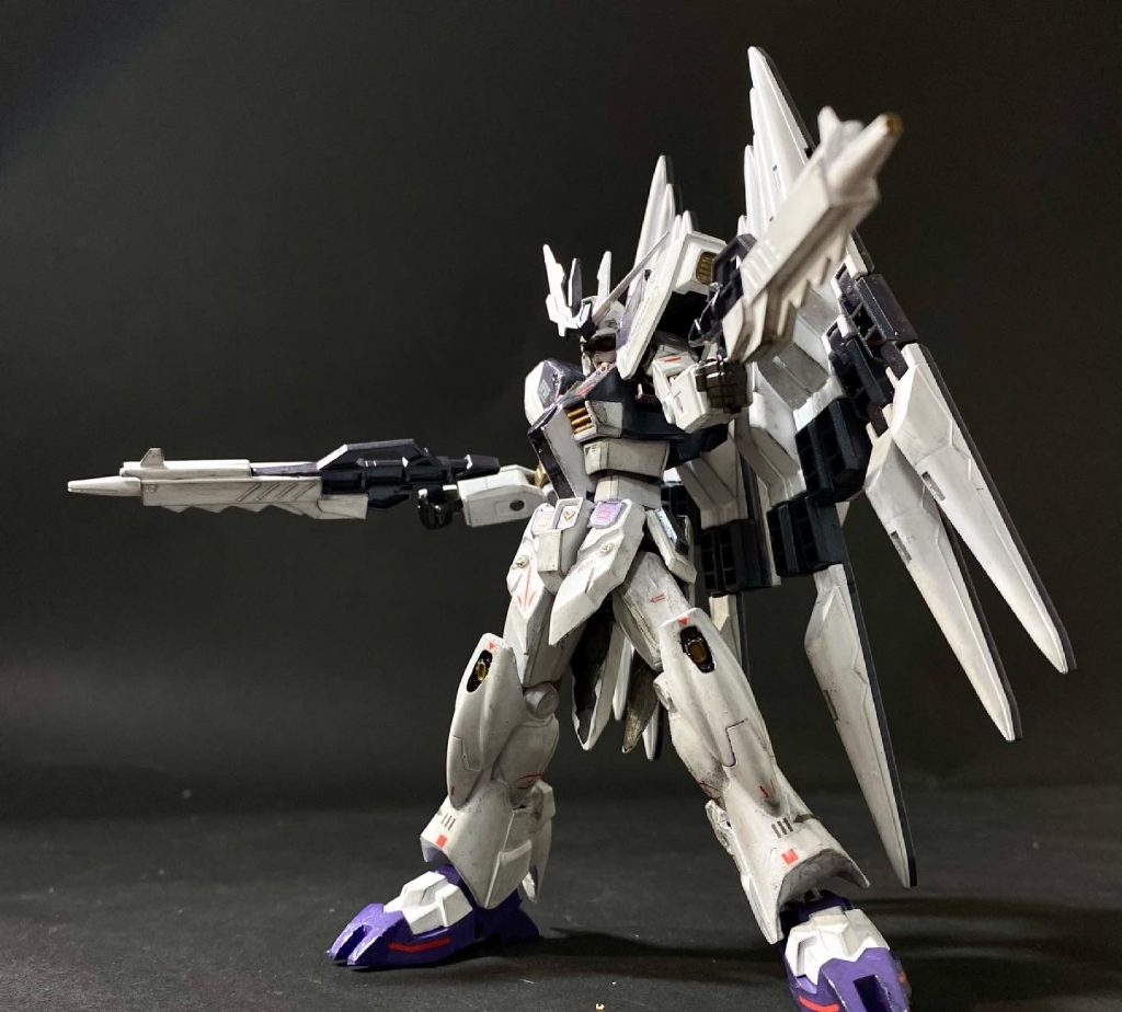 変更点は肩の突起削除。足の膝突起を切り取り逆に付ける脹脛パーツを下げて踵を隠す。