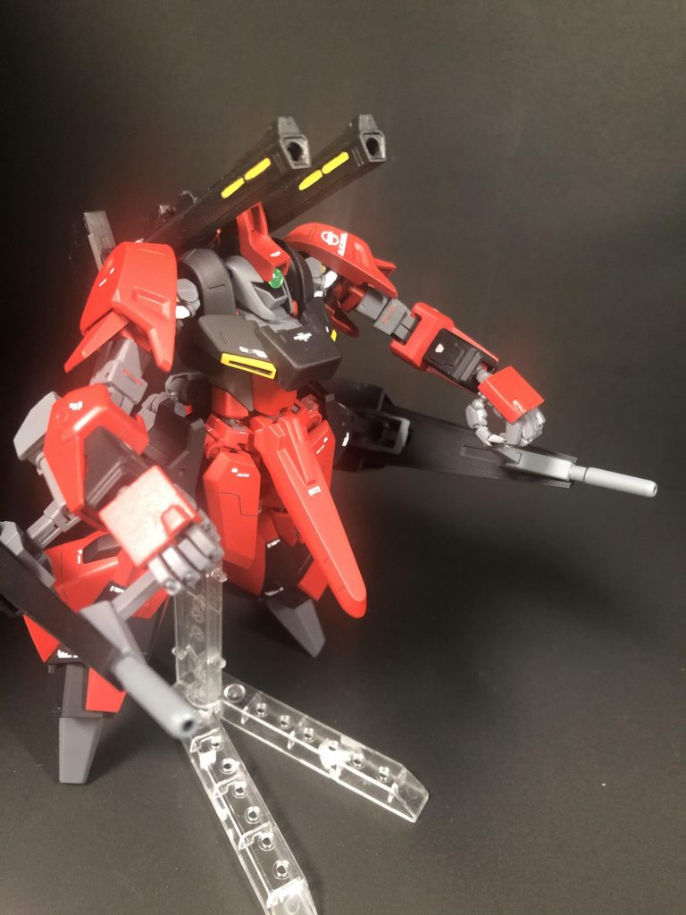 バインダーを展開してフルバースト的なポーズも可能です。