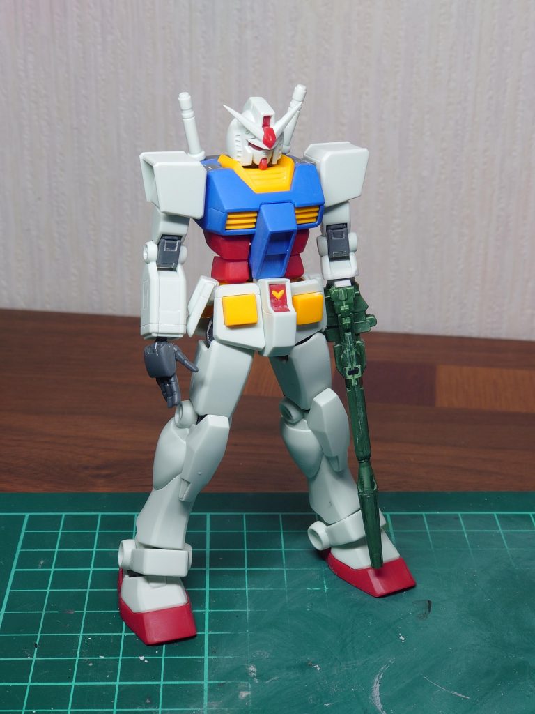 塗装前のガンダムくん。カッコよかったです。