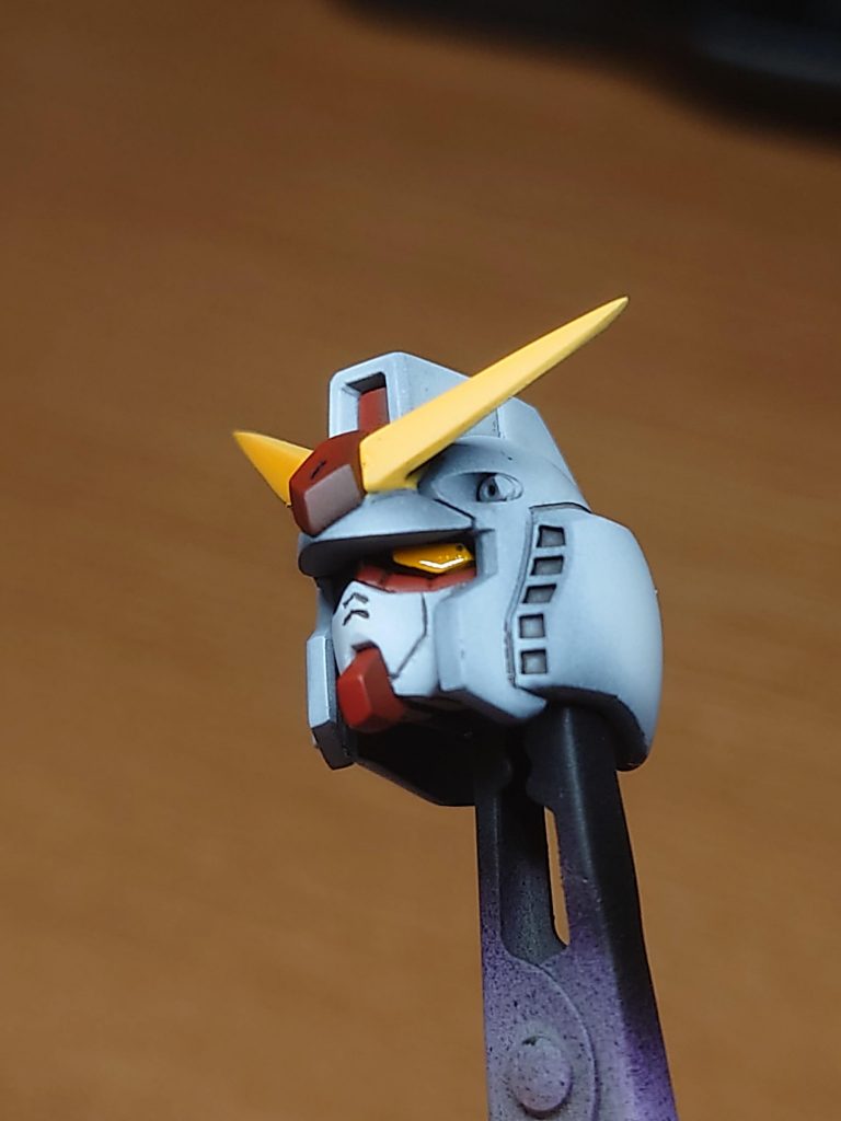 塗装してライトの光を目が反射してる図