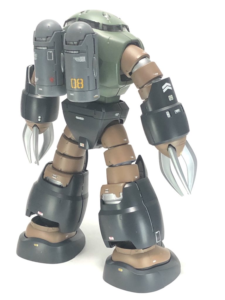 クリーチャーのような体型にデカール位置に迷いました。先人のセンスをオマージュさせてもらいました。