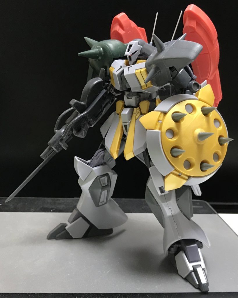 塗装前の状態。R・ギャギャはそこそこ新しい方のキットでしたが、改造に使ったパーツは古いキットパーツが多かったので合わせ目消しとか大変でしたね〜。改造自体は数ヶ月前に出来ていたのですが他のキットをつついたり仕事が忙しかったりでだいぶ完成が遅れた機体になりましたがちゃんと完成させてあげられてホッとしてます^_^