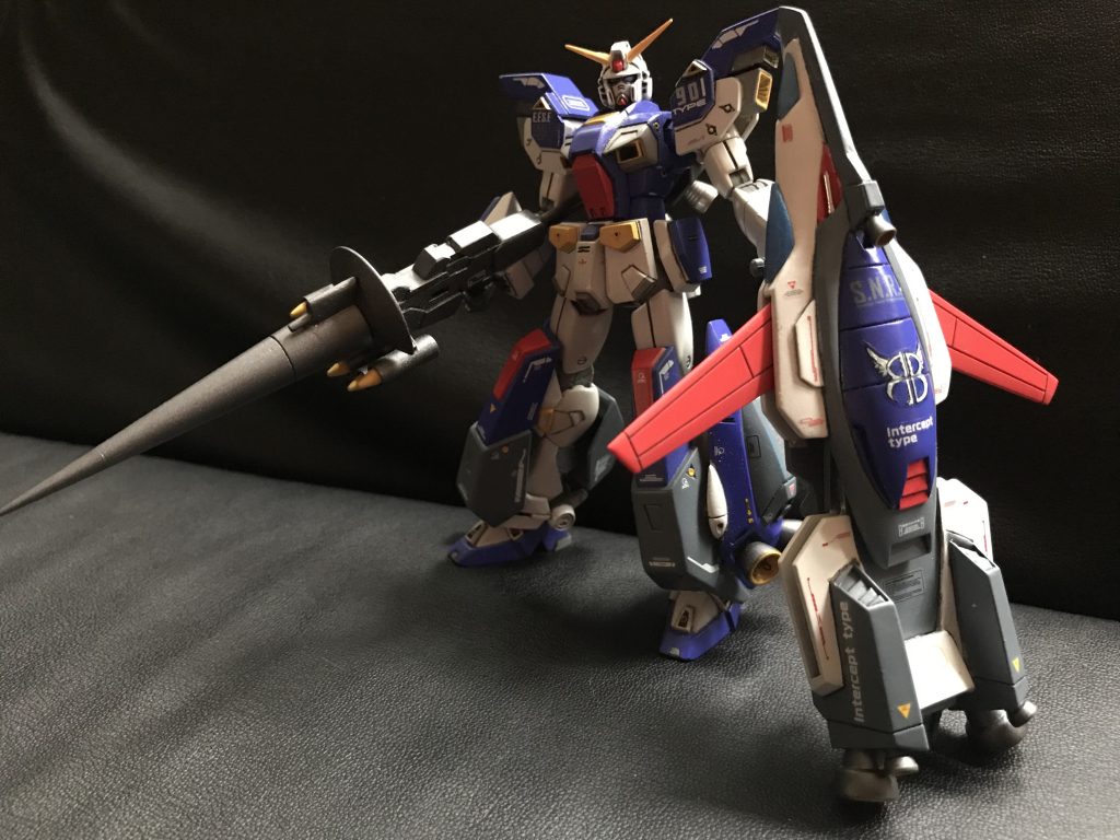 MGで発売された同機体を形状基準として、スケールダウンする方向で作りました。シールドのスライド可変ギミックも再現しております😊