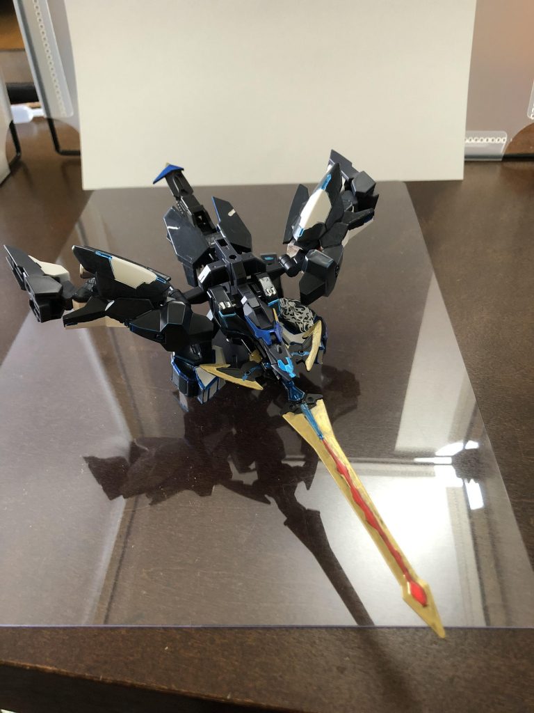 基本形態のデュランダルアーマーです。主に大気圏内での活動に特化しており、戦闘では剣や槍などの武器で戦いますモチーフはアースアーマーをイメージとした基本アーマーで仮面ライダーデュランダル風に仕上げました