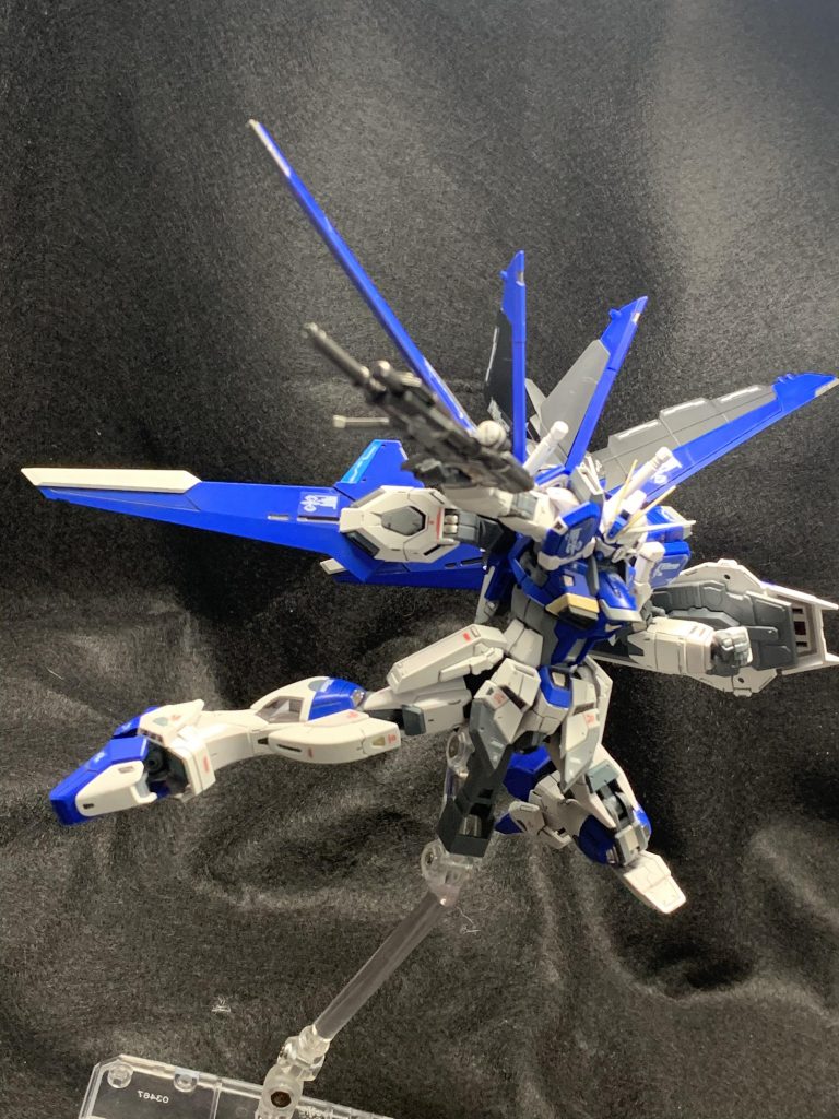 以外ブンドド。ビームライフルを構えて