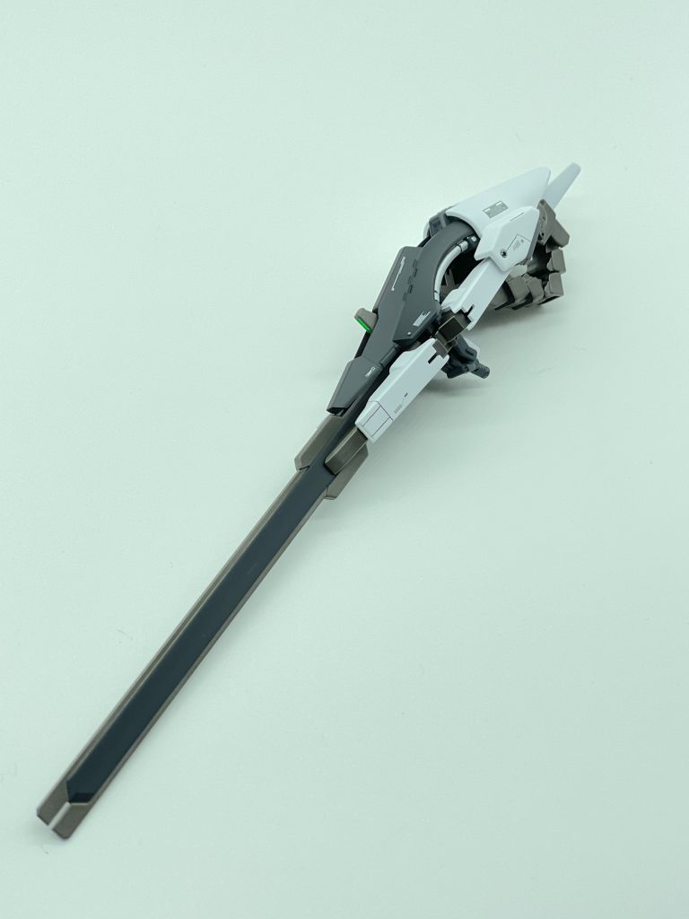 武器はブラックを入れて、機体色と離れすぎないようなモノトーンにしました。