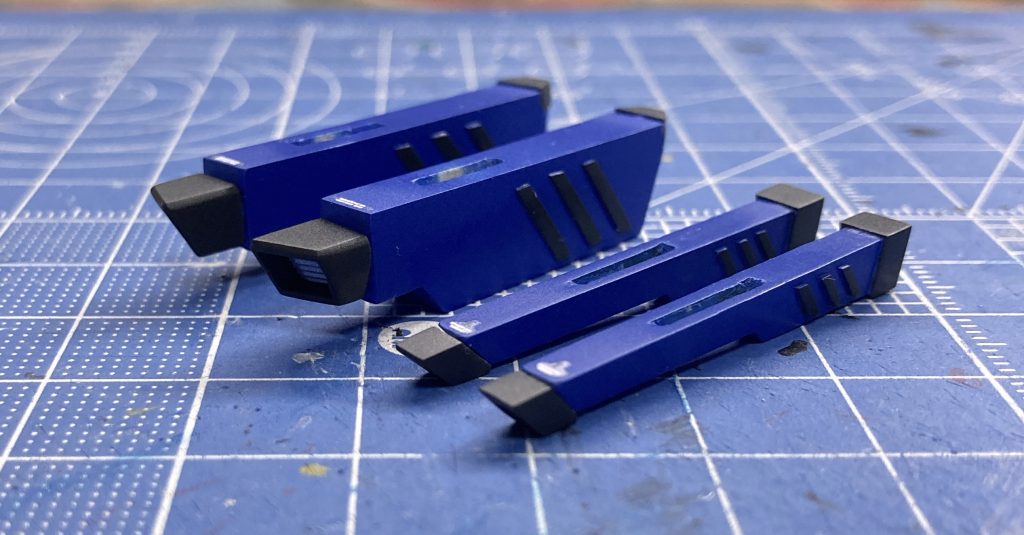 左右のウイングには、お手製のスラスターとレールガンを装備しています!こちらはプラ板とブラストインパルスのパーツを一部拝借して作りました。