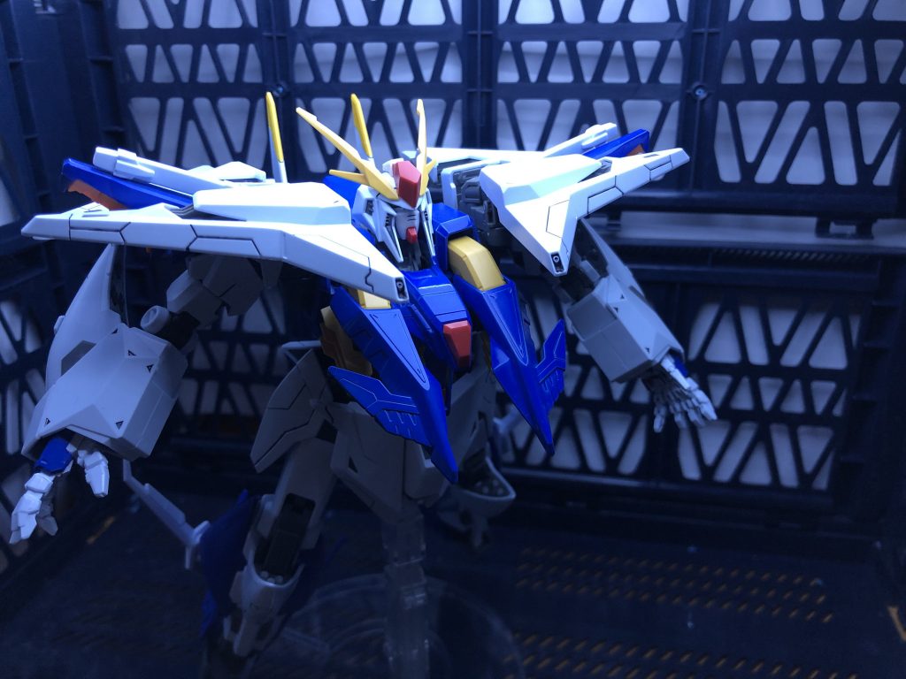 フライトモード。トライエイジのモーションやロボット魂の参考写真を基にバックパックのウイングは組み替えない形にしてます