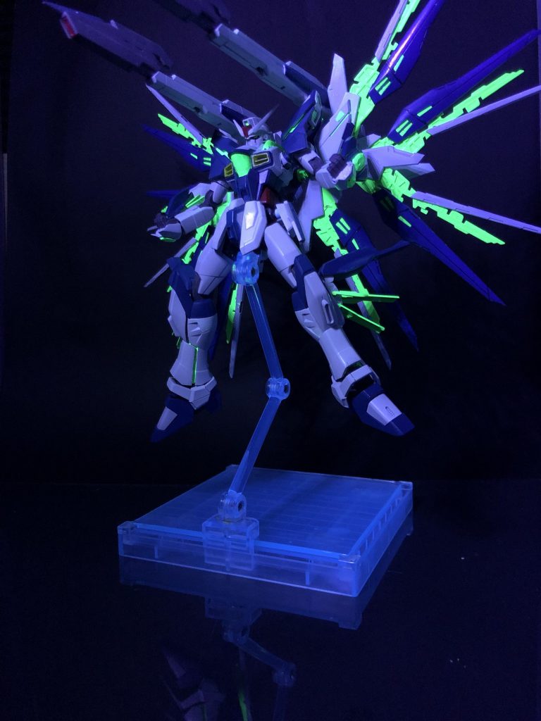 ブラックライトあり版です。断然こっちのがいいですね。