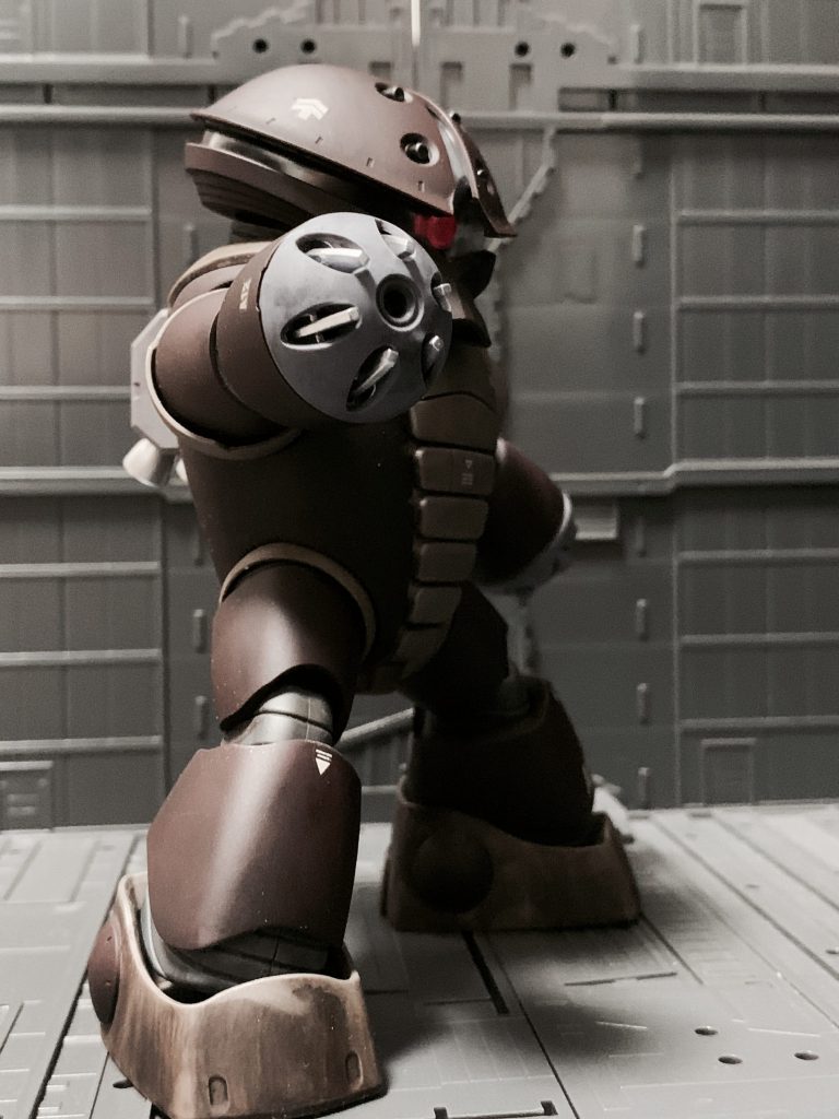 メガ粒子砲。収納されているクローはシルバーで塗装しています。鋭利な雰囲気が出てよかったです。バルカン砲と記載されているものもありますが、今回はメガ粒子砲ということで。