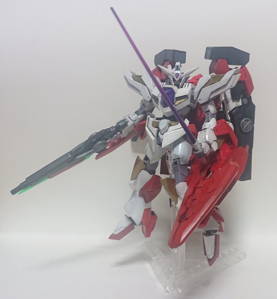 ガンダム形態。基本的にリボーンズガンダムのパーツを切り貼りしてますが、肩はアニマリゼのアーマー、脚はフェイクニューの物を改造。ビームサーベルはエクシアの物を使用してます。